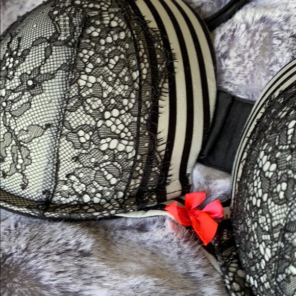 VS Sexy Push-up Bra - Picture 2 of 6